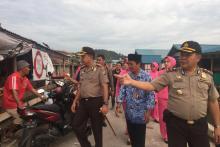 Kunjungi Korban Puting Beliung, Kapolresta Barelang Beri Paket Sembako 